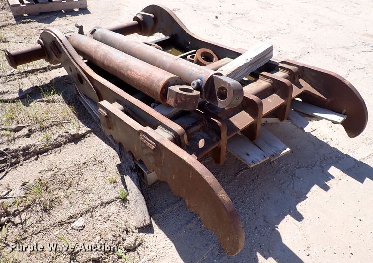 image for item IV9283 Pemberton Volvo EC330S  excavator thumb