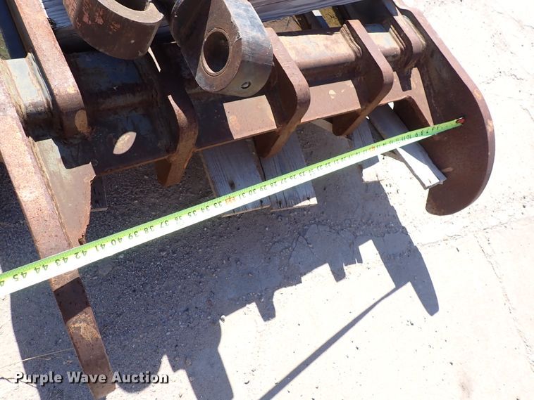 image for item IV9283 Pemberton Volvo EC330S  excavator thumb