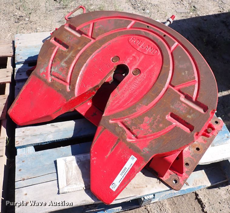 Holland fifth wheel plate in Wichita, KS Item IV9289 sold Purple Wave