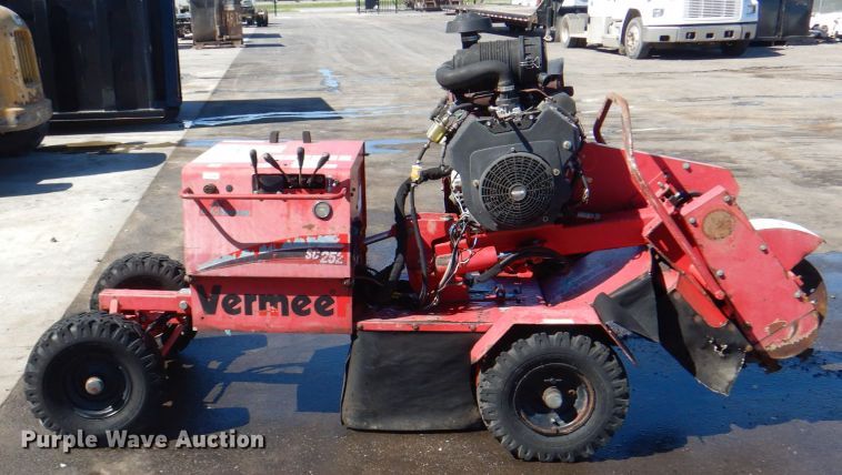 image for item JY9941 2006 Vermeer SC252  stump grinder