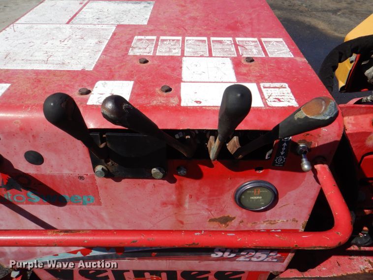 image for item JY9941 2006 Vermeer SC252  stump grinder