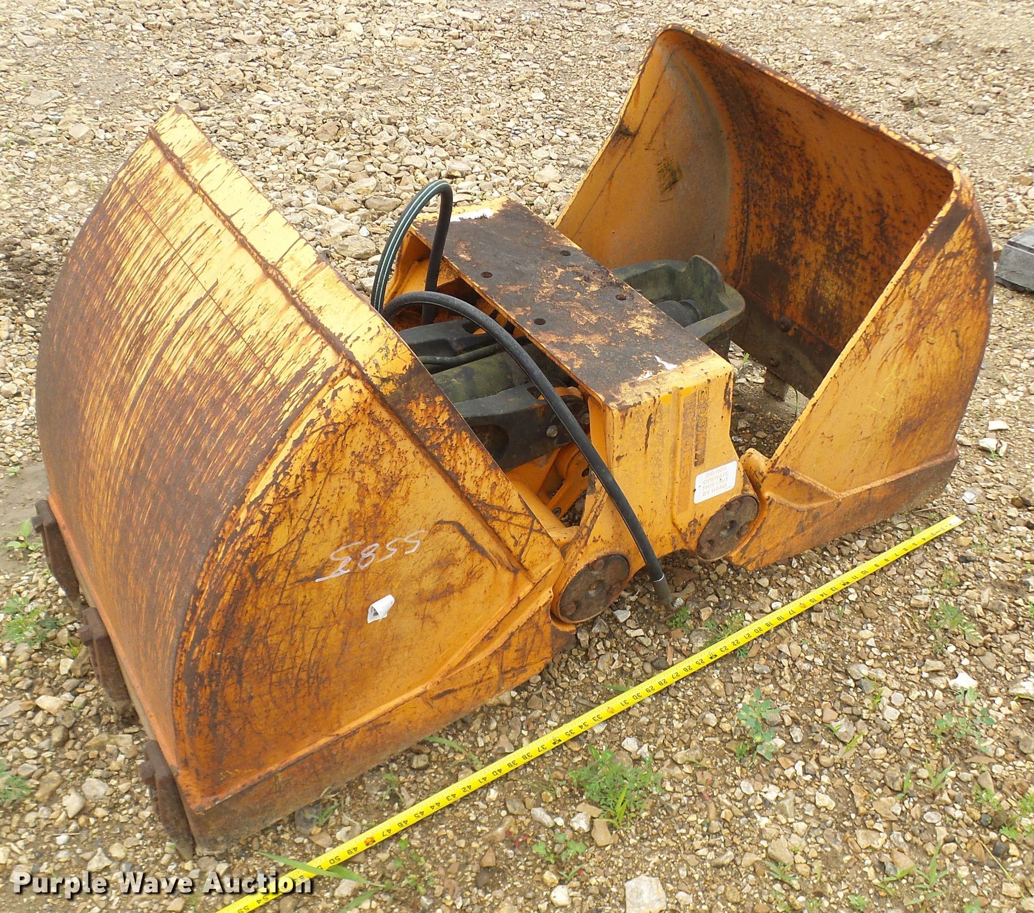 Kinshofer KM605 clamshell bucket in Tebbetts, MO Item DL0979 sold