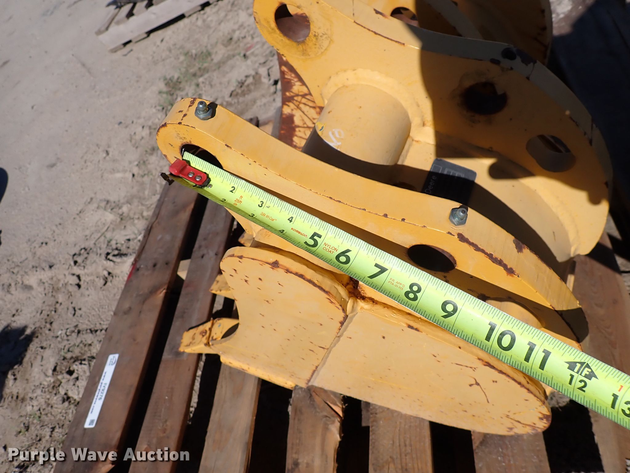 (2) John Deere excavator buckets in Wichita, KS Item IV9276 sold