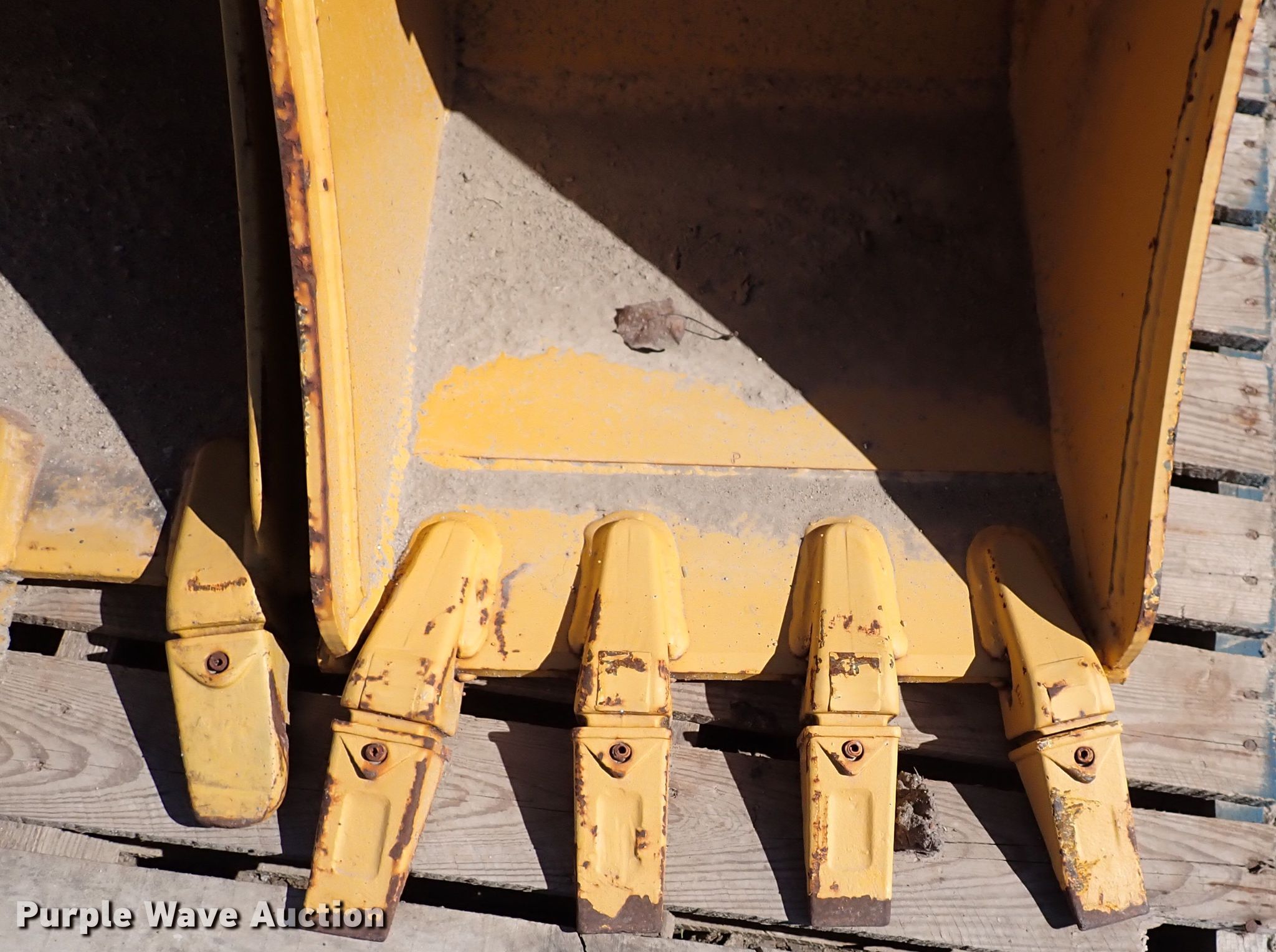 (2) John Deere excavator buckets in Wichita, KS Item IV9278 sold