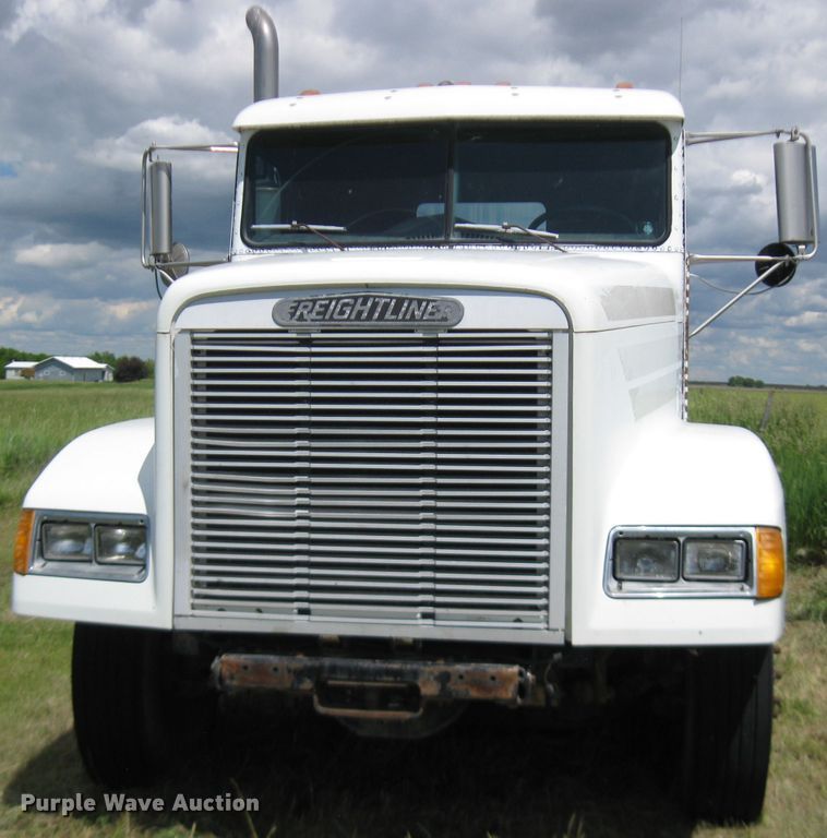 image for item DF4712 1994 Freightliner FLD120  truck cab and chassis