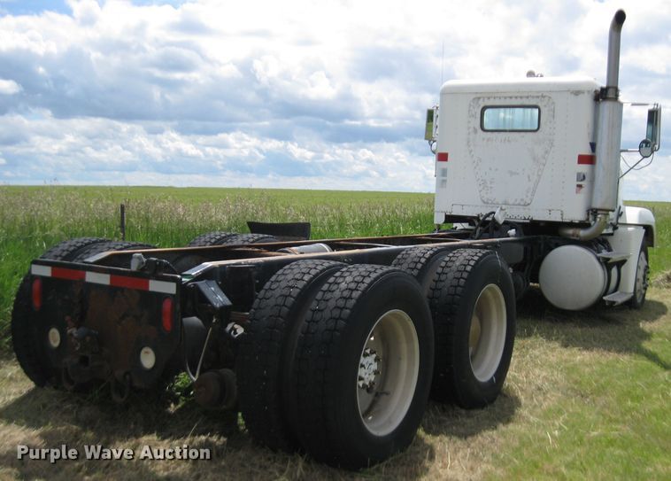 image for item DF4712 1994 Freightliner FLD120  truck cab and chassis