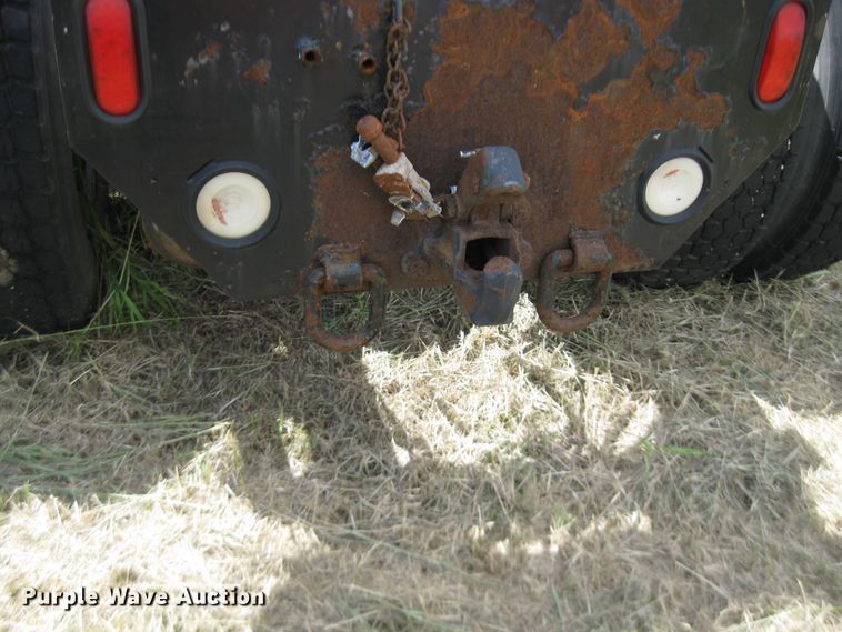 image for item DF4712 1994 Freightliner FLD120  truck cab and chassis