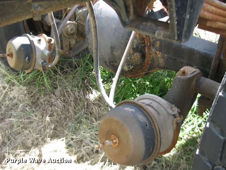 image for item DF4712 1994 Freightliner FLD120  truck cab and chassis