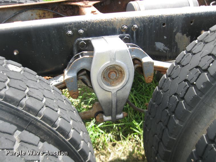 image for item DF4712 1994 Freightliner FLD120  truck cab and chassis