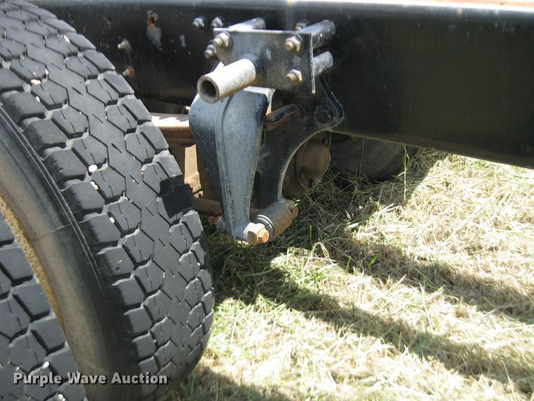 image for item DF4712 1994 Freightliner FLD120  truck cab and chassis