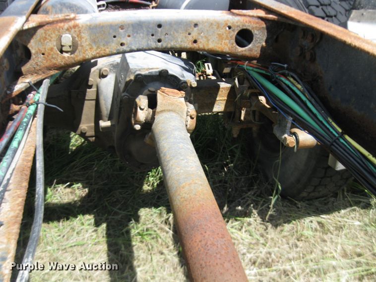 image for item DF4712 1994 Freightliner FLD120  truck cab and chassis