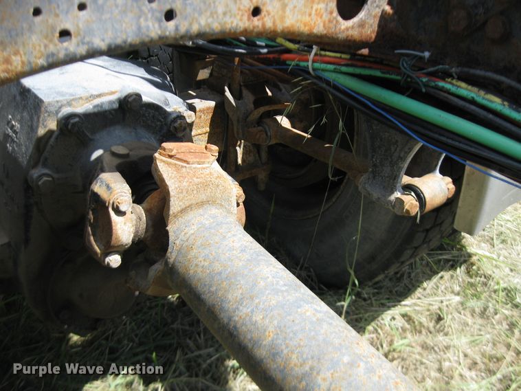 image for item DF4712 1994 Freightliner FLD120  truck cab and chassis