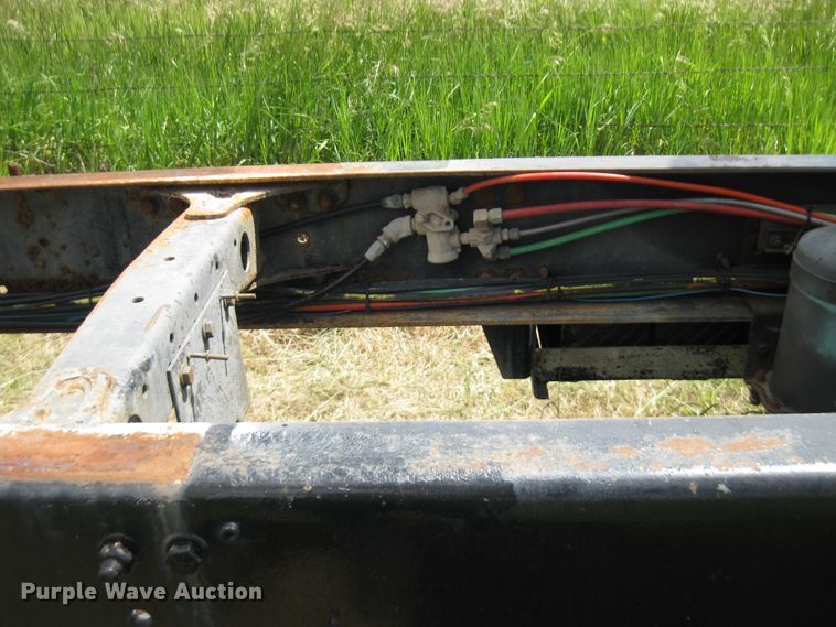 image for item DF4712 1994 Freightliner FLD120  truck cab and chassis