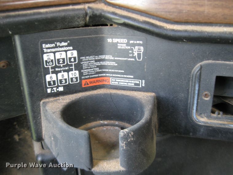 image for item DF4712 1994 Freightliner FLD120  truck cab and chassis