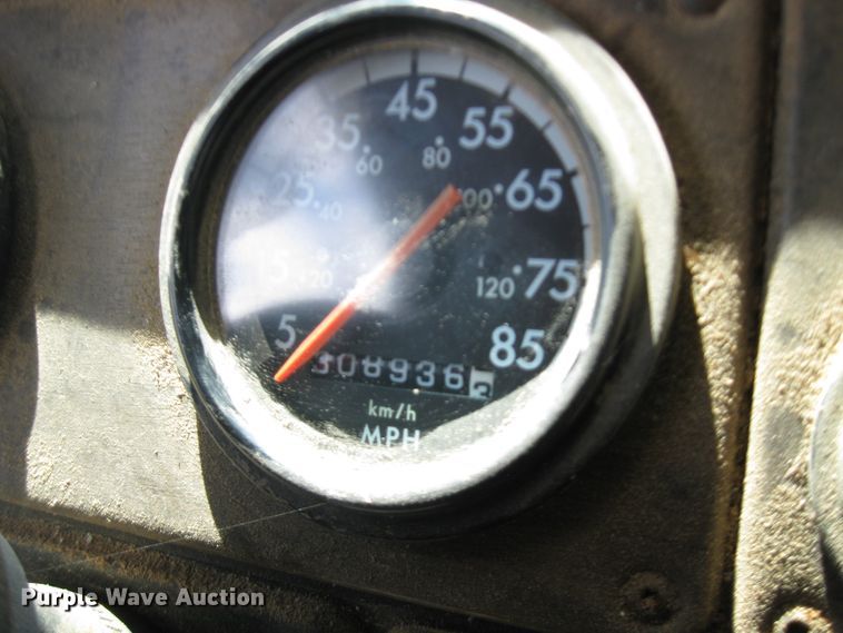 image for item DF4712 1994 Freightliner FLD120  truck cab and chassis