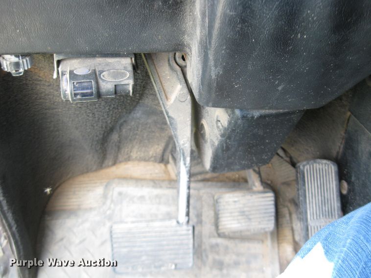 image for item DF4712 1994 Freightliner FLD120  truck cab and chassis