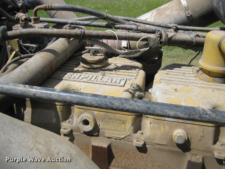 image for item DF4712 1994 Freightliner FLD120  truck cab and chassis