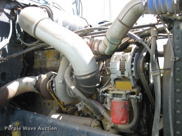 image for item DF4712 1994 Freightliner FLD120  truck cab and chassis