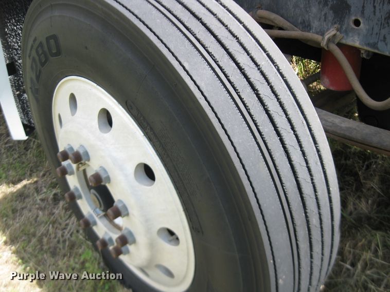 image for item DF4712 1994 Freightliner FLD120  truck cab and chassis