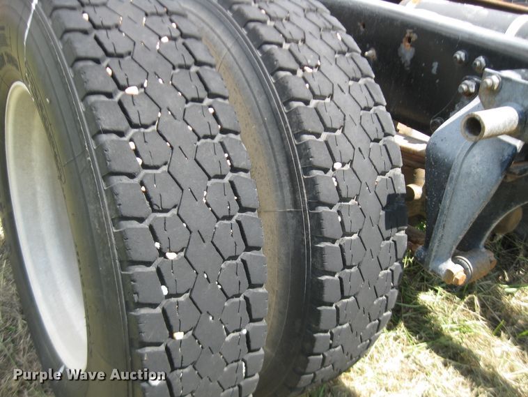 image for item DF4712 1994 Freightliner FLD120  truck cab and chassis