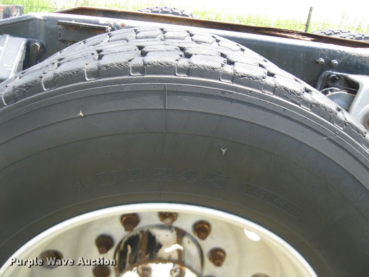 image for item DF4712 1994 Freightliner FLD120  truck cab and chassis