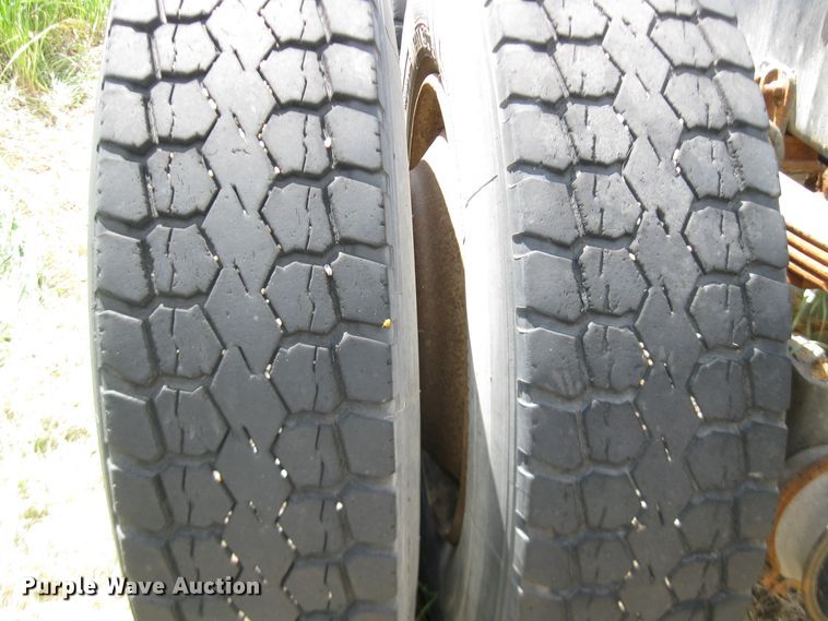 image for item DF4712 1994 Freightliner FLD120  truck cab and chassis