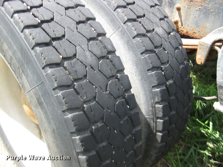 image for item DF4712 1994 Freightliner FLD120  truck cab and chassis