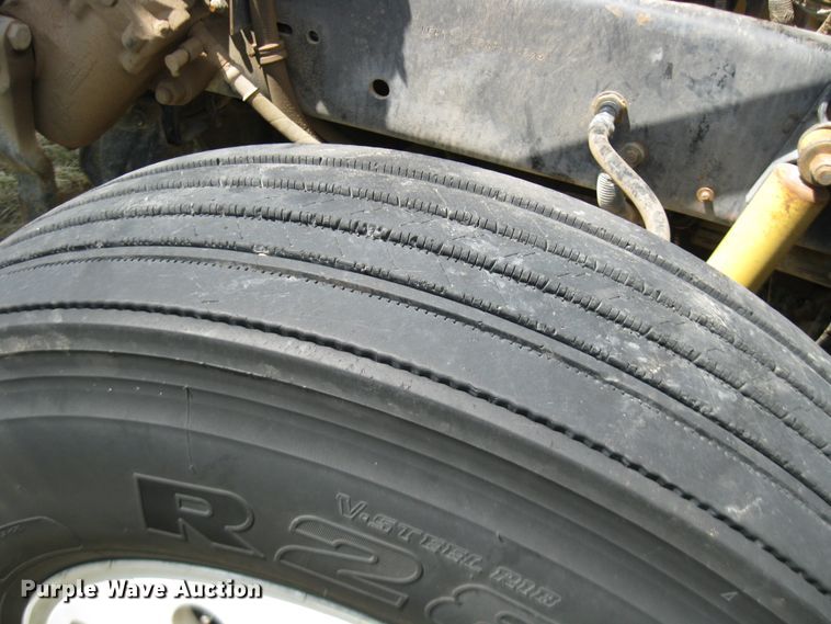 image for item DF4712 1994 Freightliner FLD120  truck cab and chassis