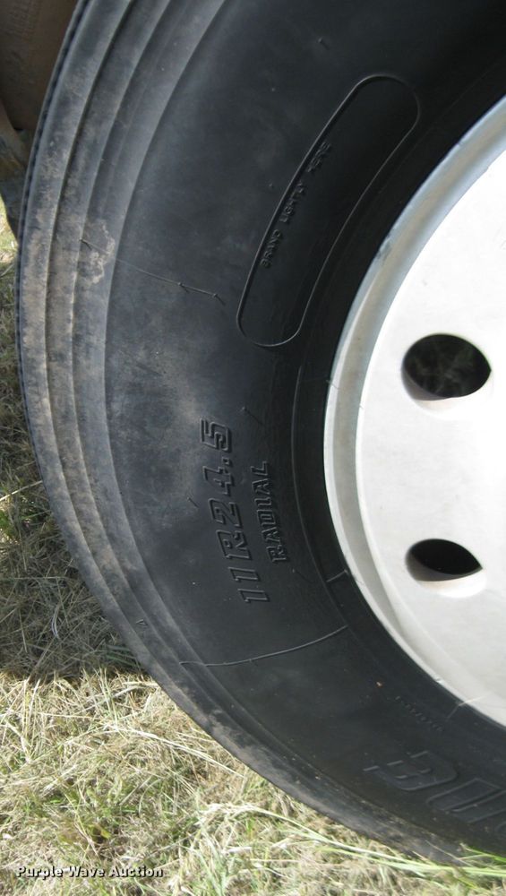 image for item DF4712 1994 Freightliner FLD120  truck cab and chassis