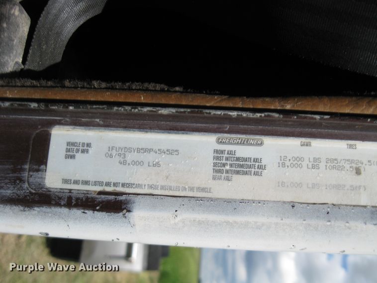 image for item DF4712 1994 Freightliner FLD120  truck cab and chassis