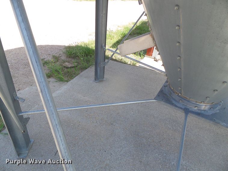 image for item DI5638 Grain bin