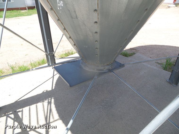 image for item DI5638 Grain bin