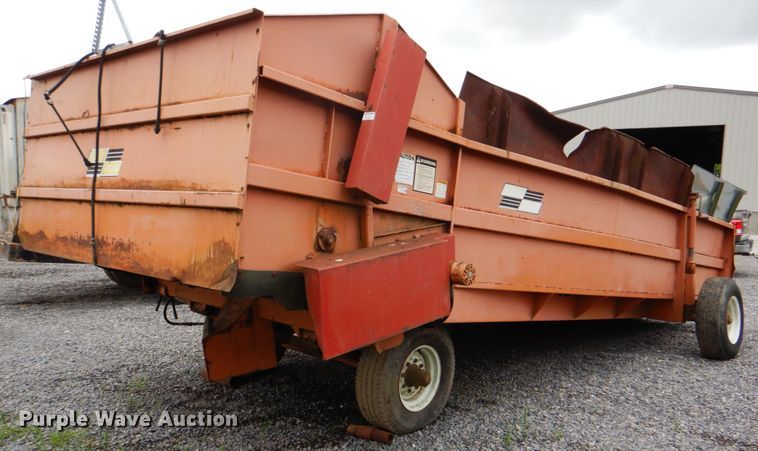 image for item DK5702 Kelly-Ryan Centerline  silage bagger