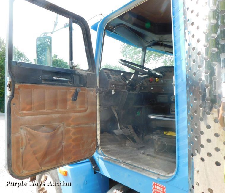 image for item DK8550 1993 Freightliner FLD120  nurse tank truck