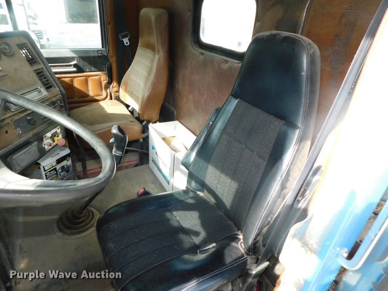 image for item DK8550 1993 Freightliner FLD120  nurse tank truck