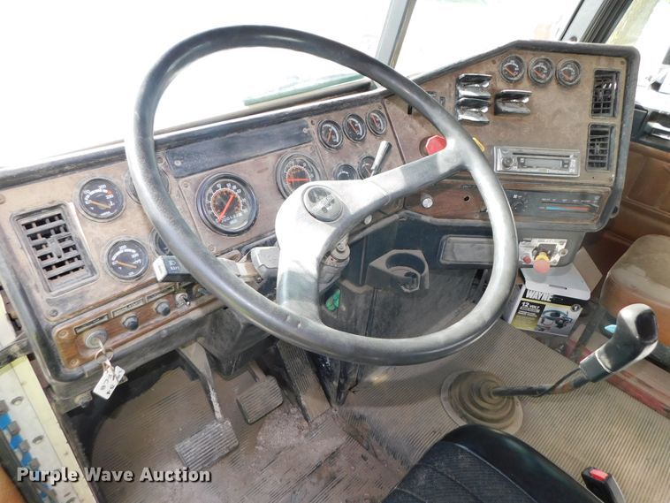 image for item DK8550 1993 Freightliner FLD120  nurse tank truck