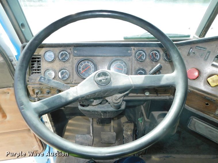 image for item DK8550 1993 Freightliner FLD120  nurse tank truck