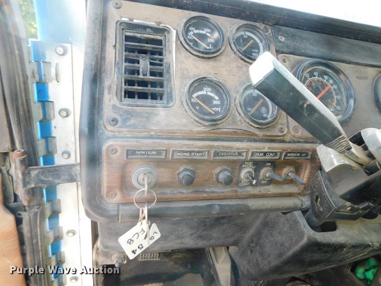 image for item DK8550 1993 Freightliner FLD120  nurse tank truck