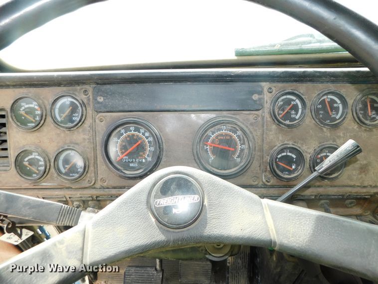 image for item DK8550 1993 Freightliner FLD120  nurse tank truck