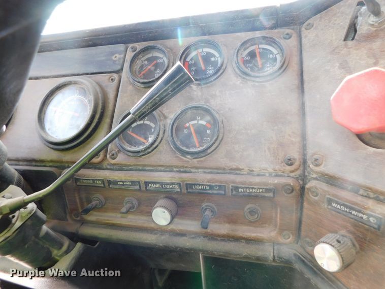 image for item DK8550 1993 Freightliner FLD120  nurse tank truck