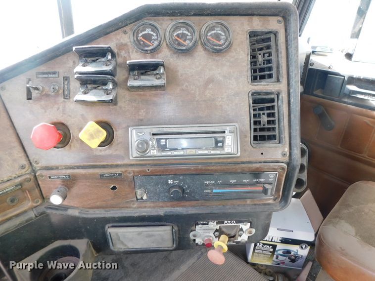 image for item DK8550 1993 Freightliner FLD120  nurse tank truck