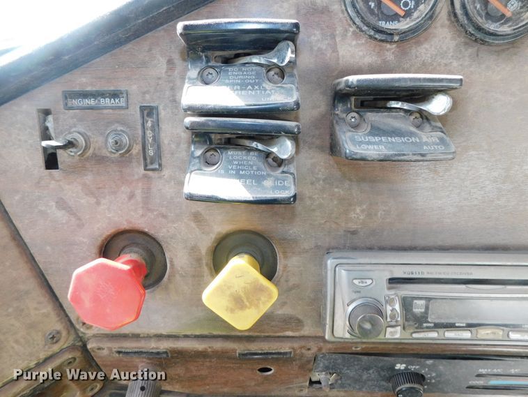 image for item DK8550 1993 Freightliner FLD120  nurse tank truck