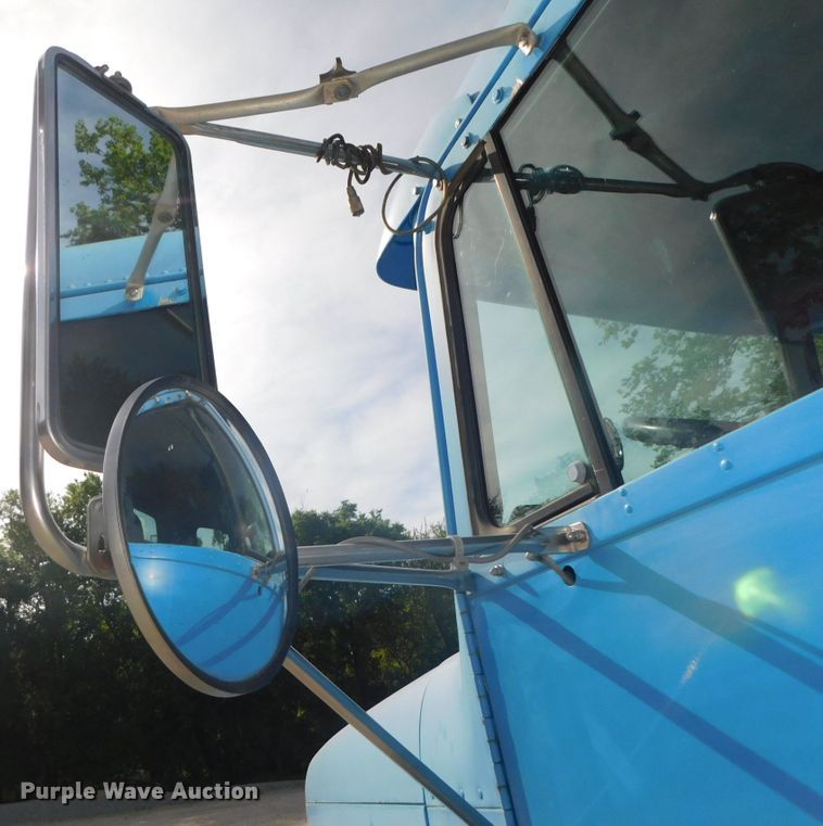 image for item DK8550 1993 Freightliner FLD120  nurse tank truck