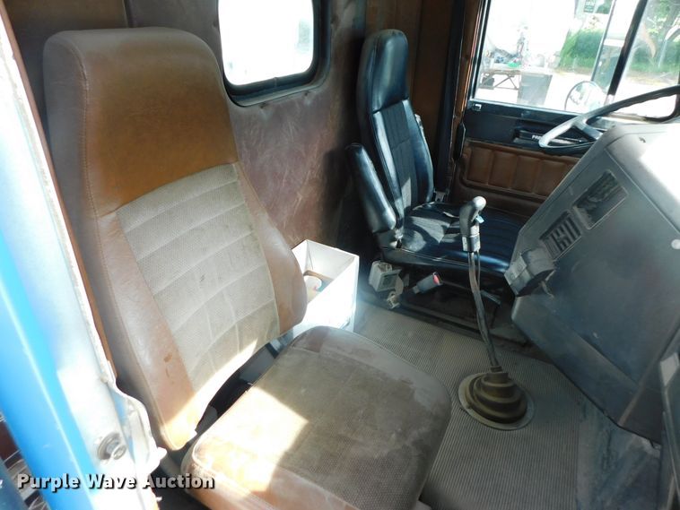 image for item DK8550 1993 Freightliner FLD120  nurse tank truck