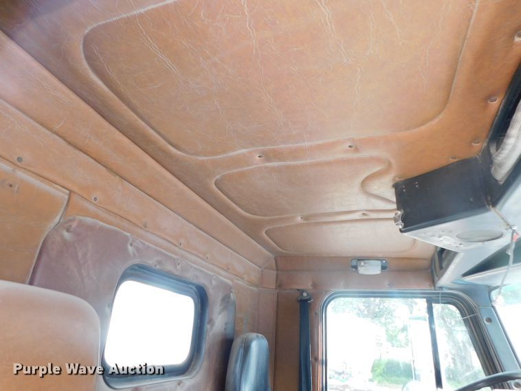 image for item DK8550 1993 Freightliner FLD120  nurse tank truck