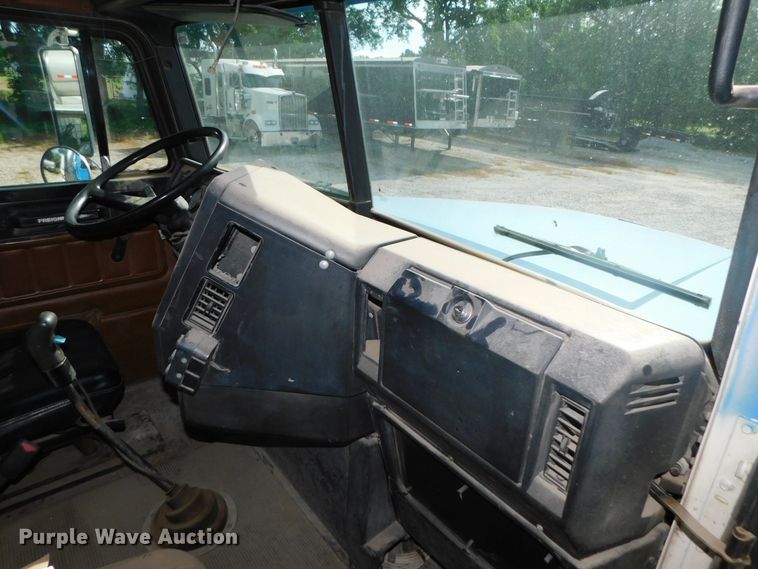 image for item DK8550 1993 Freightliner FLD120  nurse tank truck