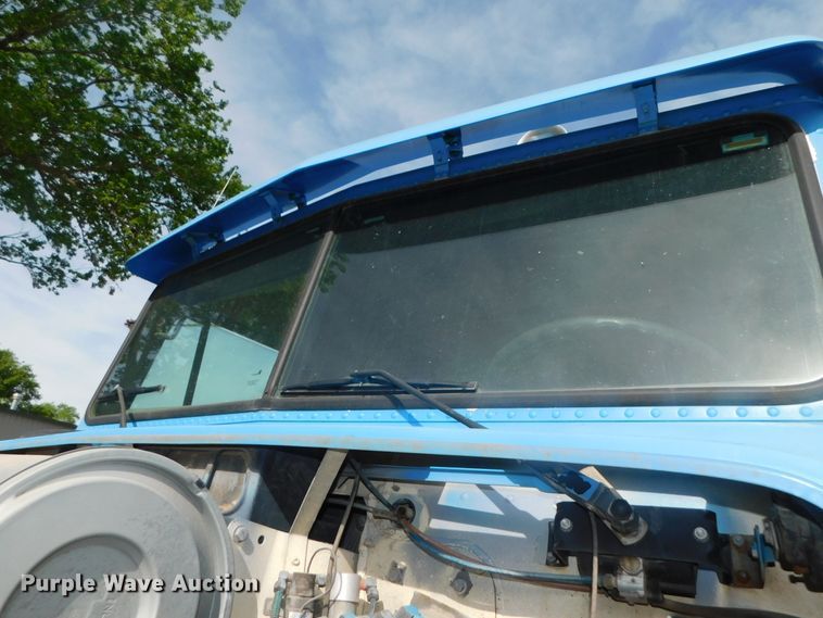 image for item DK8550 1993 Freightliner FLD120  nurse tank truck