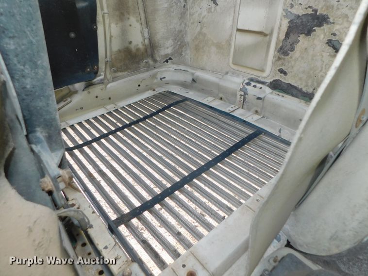 image for item DK8550 1993 Freightliner FLD120  nurse tank truck