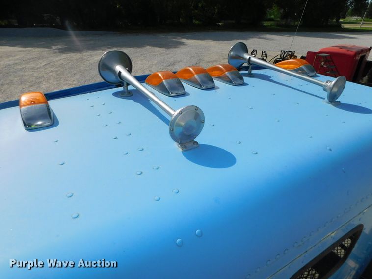 image for item DK8550 1993 Freightliner FLD120  nurse tank truck