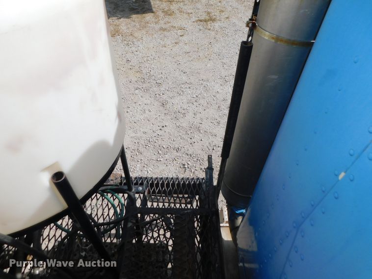 image for item DK8550 1993 Freightliner FLD120  nurse tank truck